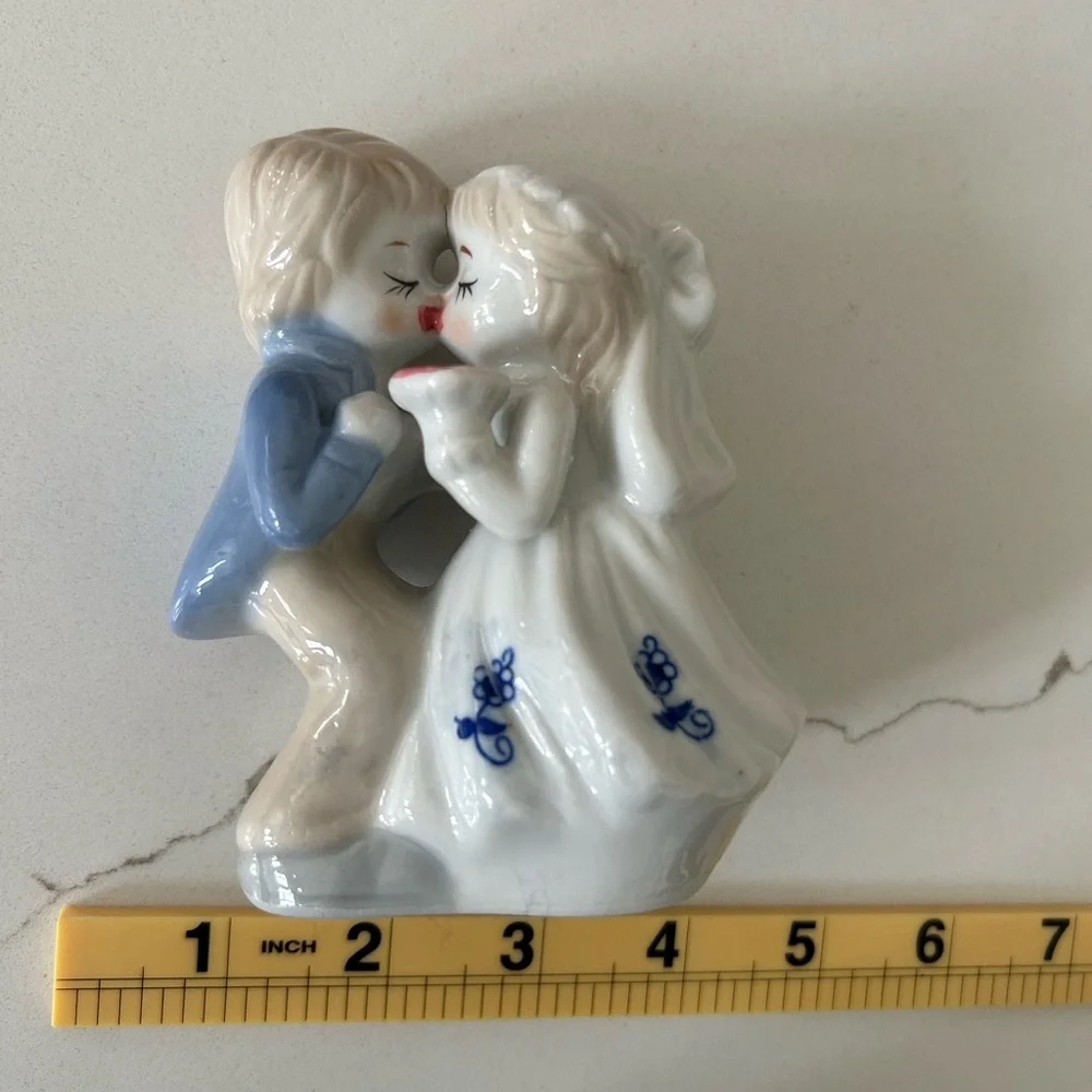 Vintage Hand Painted Kissing Wedding Couple Ceramic Figurine Lamboli Co